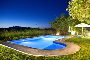 حمّام سباحة خارجي