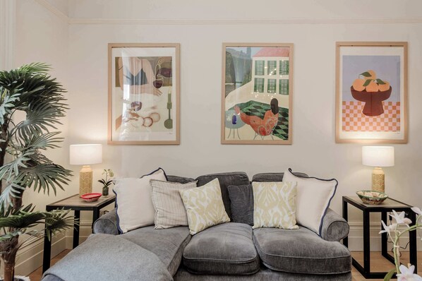 Apartment (2 Bedrooms) | Front of property