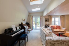Biệt thự (5 Bedrooms) | 5 phòng ngủ, bàn ủi/dụng cụ ủi quần áo