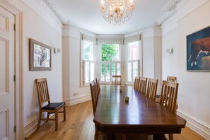 Biệt thự (5 Bedrooms) | Bếp riêng | Tủ lạnh, lò nướng, bếp nấu, máy rửa bát
