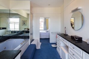 Biệt thự (5 Bedrooms) | Phòng tắm | Máy sấy tóc, khăn tắm, xà phòng, dầu gội