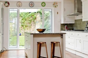 House (4 Bedrooms) | Interior - Fulham 4-bed House & Garden Near Tube (London)