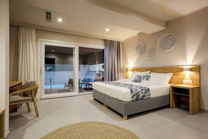 Superior Studio Suite, Private Pool, Beachfront | Premium bedding, in-room safe, individually furnished, desk