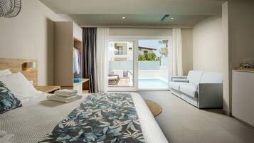 Superior Studio Suite, Private Pool, Beachfront