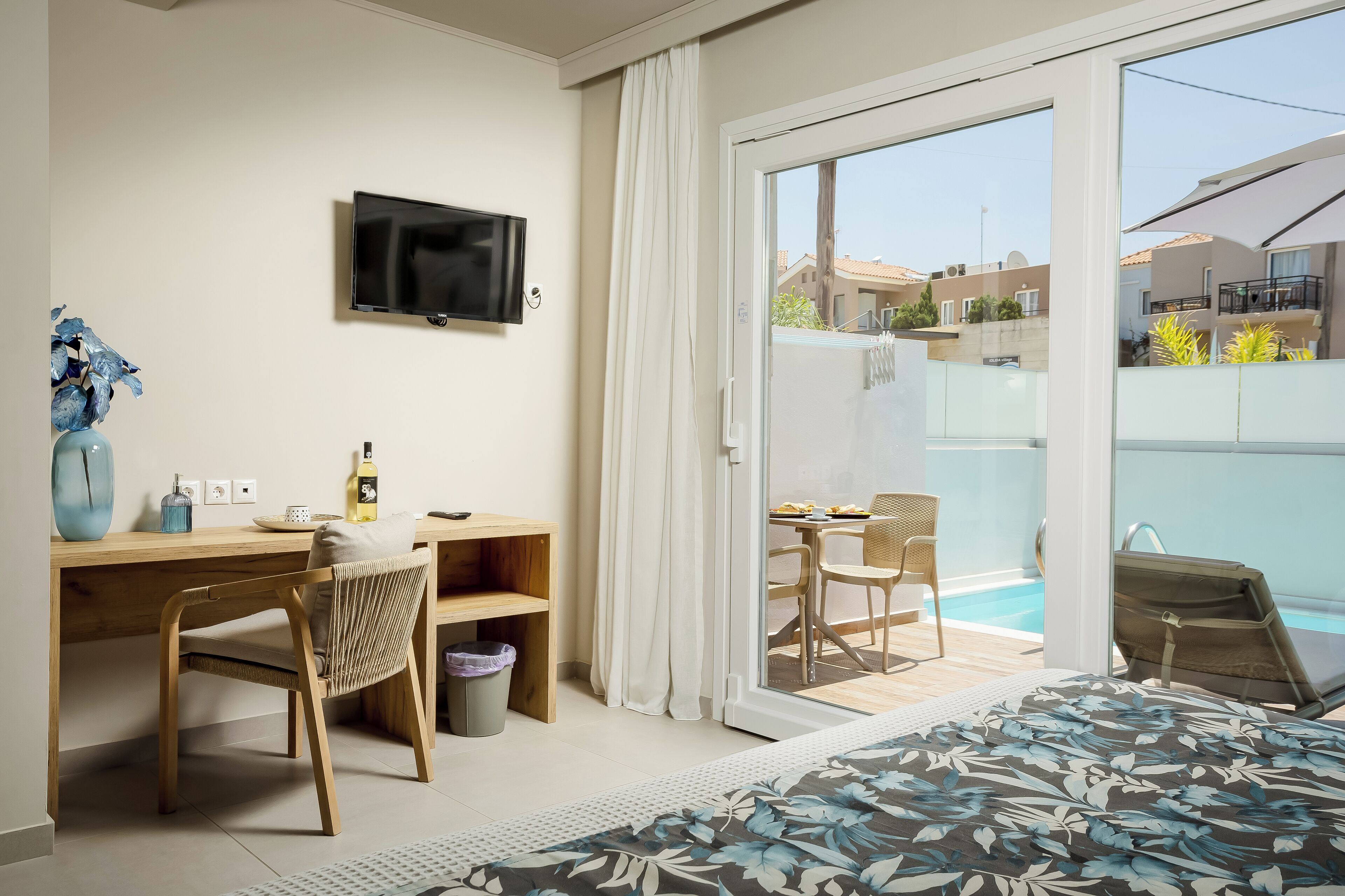 Superior Studio Suite, Private Pool, Beachfront