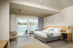 Superior Studio Suite, Private Pool, Beachfront