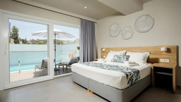 Superior Studio Suite, Private Pool, Beachfront | Premium bedding, in-room safe, individually furnished, desk