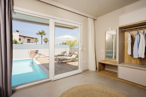 Studio Suite Superior, kolam renang pribadi, menghadap pantai | Pemandangan dari kamar