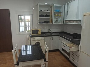 Fridge, microwave, stovetop, coffee/tea maker - 2nd APARTMANENTO PORCHE SOLEADO Y PARKING, IN VILLA (Torremolinos)