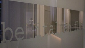 A window with the text "beita" partially visible. - Be Italian Room Bovio 23 (Naples)