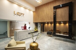 Área de estar no saguão