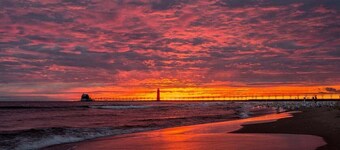 Hilltop Alquiler de vacaciones en Grand Haven, impresionantes vistas del lago Michigan!