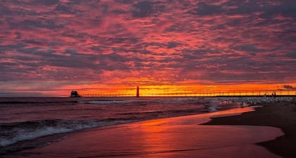 Hilltop Alquiler de vacaciones en Grand Haven, impresionantes vistas del lago Michigan!
