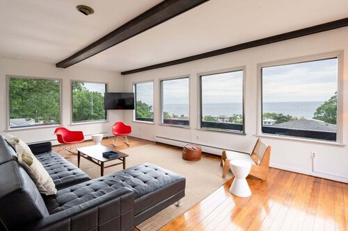 Hilltop-lomavuokraus Grand Havenissa, upeat näkymät Michigan-järvelle!