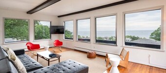 Hilltop Retreat w/Breathtaking Views of Lake