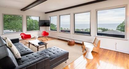 Hilltop-lomavuokraus Grand Havenissa, upeat näkymät Michigan-järvelle!