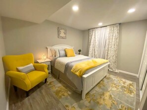 4 bedrooms, iron/ironing board, WiFi, bed sheets