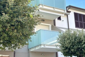Exterior detail - M033 - Marcelli, three-room apartment in the center facing the sea (Marcelli)