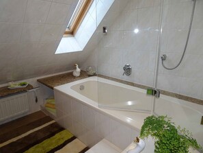 Panoramic Apartment | Bilik Mandi | Jubah mandi, selipar, tuala disediakan 