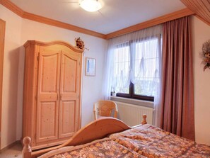 Panoramic Apartment | 2 bedrooms, in-room safe, soundproofing, free WiFi - Ferienwohnung Panorama (Frankenblick)