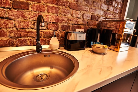 Frigobar, horno, placa de cocina, lavavajillas