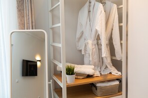 2 bedrooms, premium bedding, memory-foam beds, minibar - Metropole Apartments Royal Residence (Bucharest)