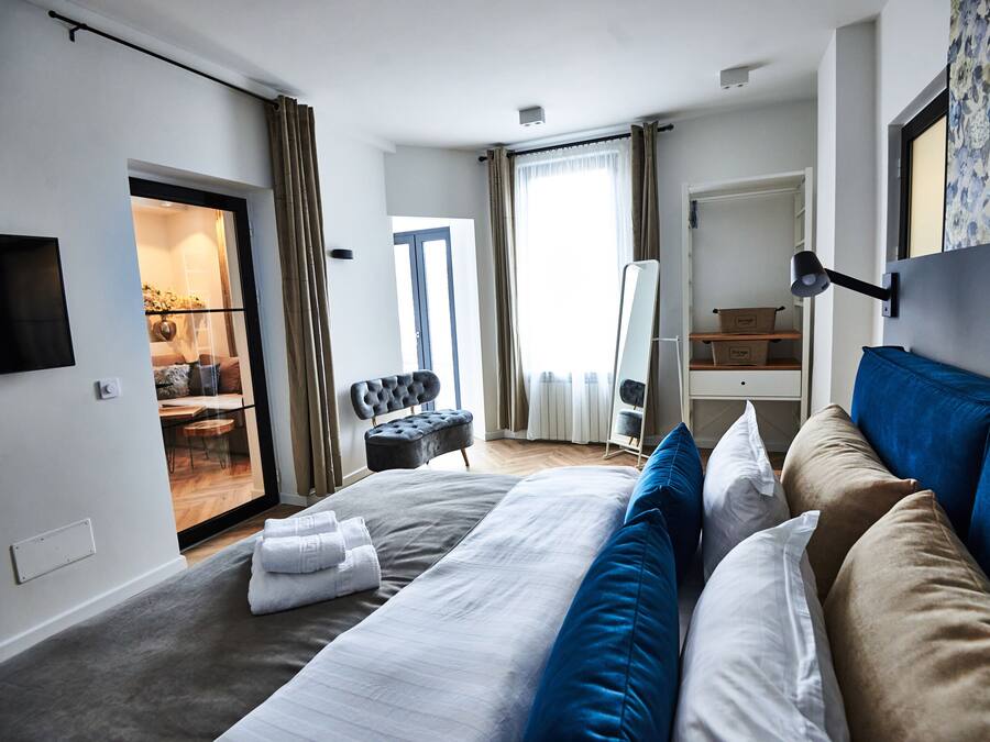 Luxury Apartment | 2 bedrooms, premium bedding, memory foam beds, minibar