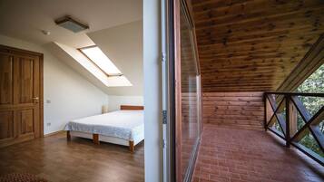 3 bedrooms, desk, iron/ironing board, WiFi