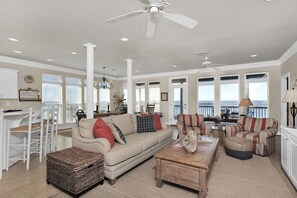 TV - Corner pet-friendly, 5/3 bay sunset views! - TraMarLis (Dauphin Island)