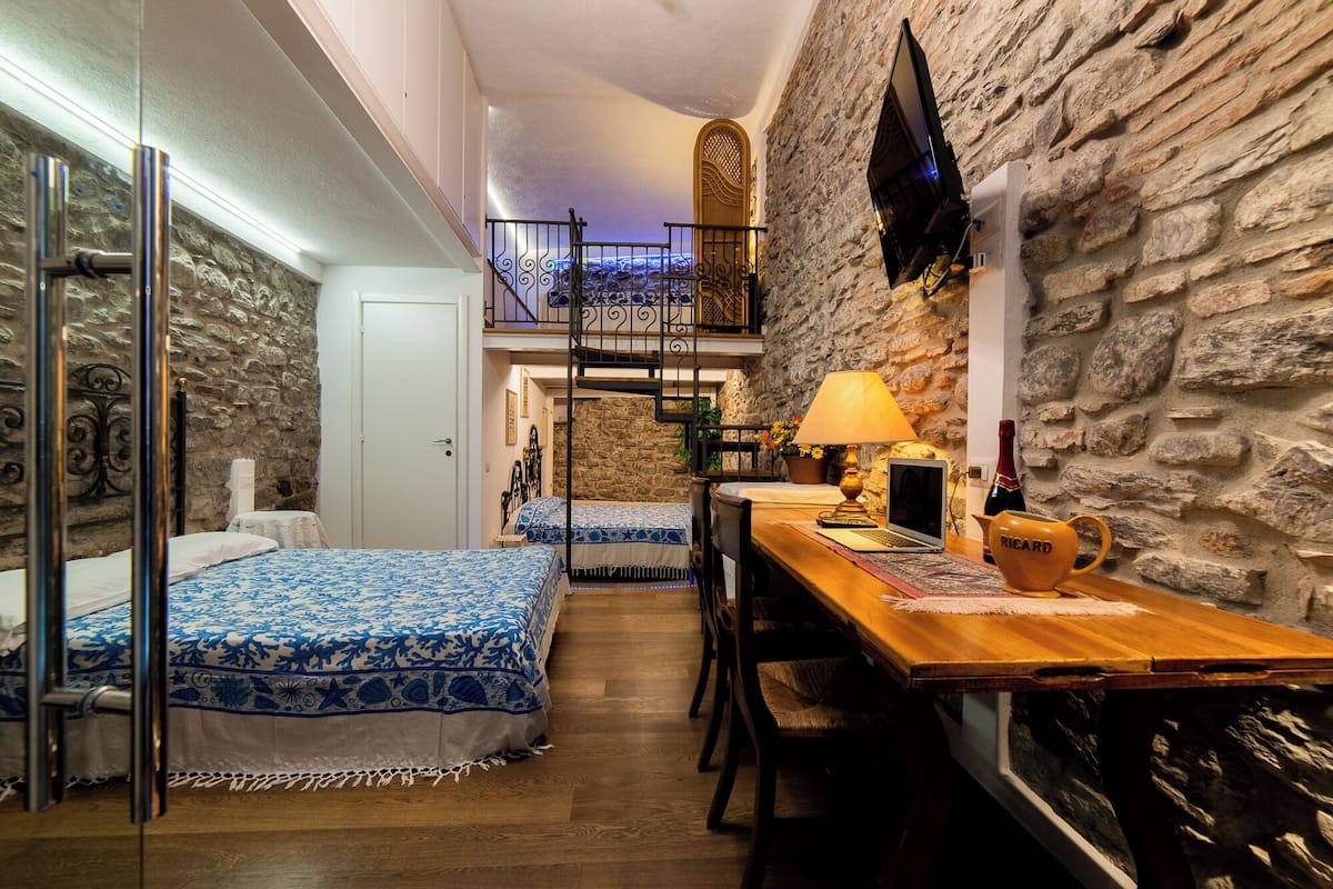 1 bedroom, premium bedding, down duvets, in-room safe
