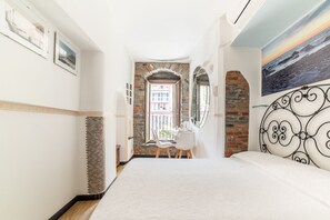 Habitación doble panorámica, aire acondicionado, vista al mar | Ropa de cama de alta calidad y edredón