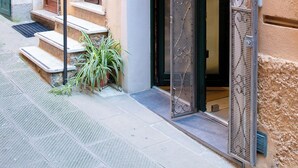 A building with a stone facade, a wooden door, and a metal gate. - Vernazza Sea View (Vernazza)