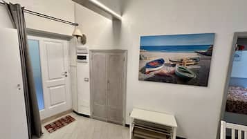 Family Room | Living area | 42-inch flat-screen TV with satellite channels, Netflix