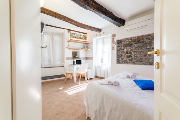 Habitació doble Deluxe | Roba de llit hipoal·lergògena, caixa forta a l'habitació i escriptori