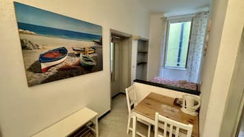 Family Room | Living area | 42-inch flat-screen TV with satellite channels, Netflix
