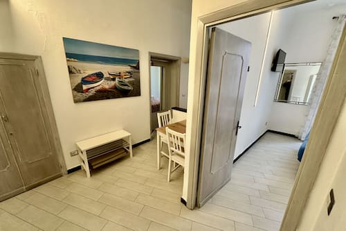 Family Room | Living area | 42-inch flat-screen TV with satellite channels, Netflix