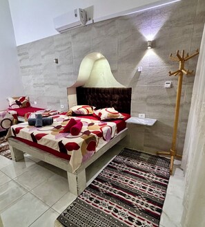 2 habitaciones, tabla de planchar con plancha, wifi y ropa de cama