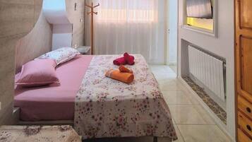 2 chambres, fer et planche à repasser, Wi-Fi gratuit, draps fournis