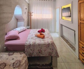 2 chambres, fer et planche à repasser, Wi-Fi gratuit, draps fournis