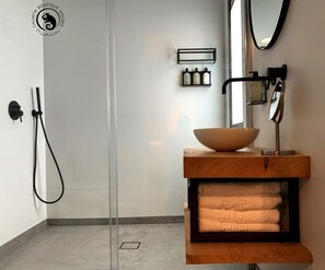 Bathroom - Calheta Boutique House "Executive" (Arco da Calheta)