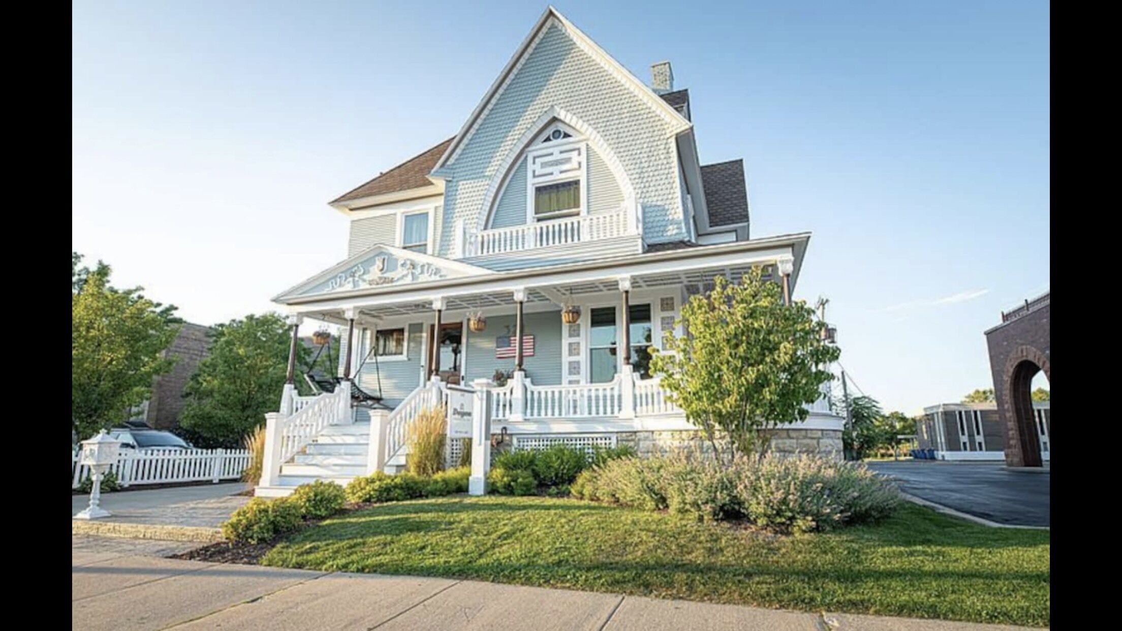 Luxurious Victorian Home in Heart of Downtown Grand Haven!