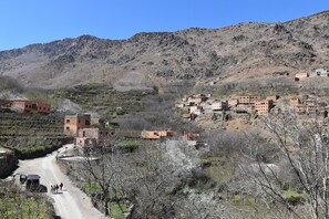 Outdoor banquet area - Toubkal Resting Lodge (Asni)