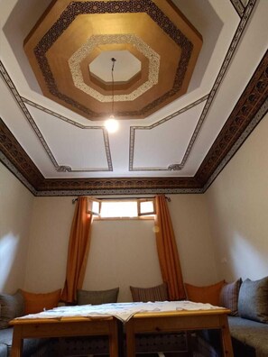 Coin salon dans le hall