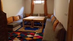 Lobby sitting area - Toubkal Resting Lodge (Asni)
