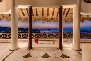 Terrace/patio - Oceanfront W/ Stunning Views | Pool & Beach Access (Huatulco)