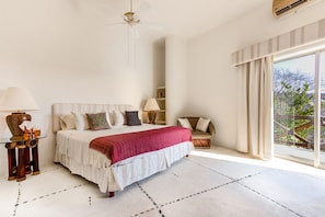 4 bedrooms, iron/ironing board, WiFi, bed sheets - Oceanfront W/ Stunning Views | Pool & Beach Access (Huatulco)