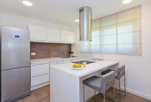 Kühlschrank, Herdplatte, Geschirrspüler