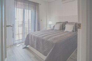 3 bedrooms, iron/ironing board, WiFi, bed sheets - Beautiful 3-Bed House with communal Pool (La Zenia / Cabo Roig, Orihuela)