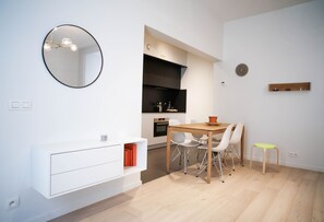 Comfort Apartment | Private kitchen | Oven, stovetop, dishwasher, espresso maker - Noho City Flat (Brussels)
