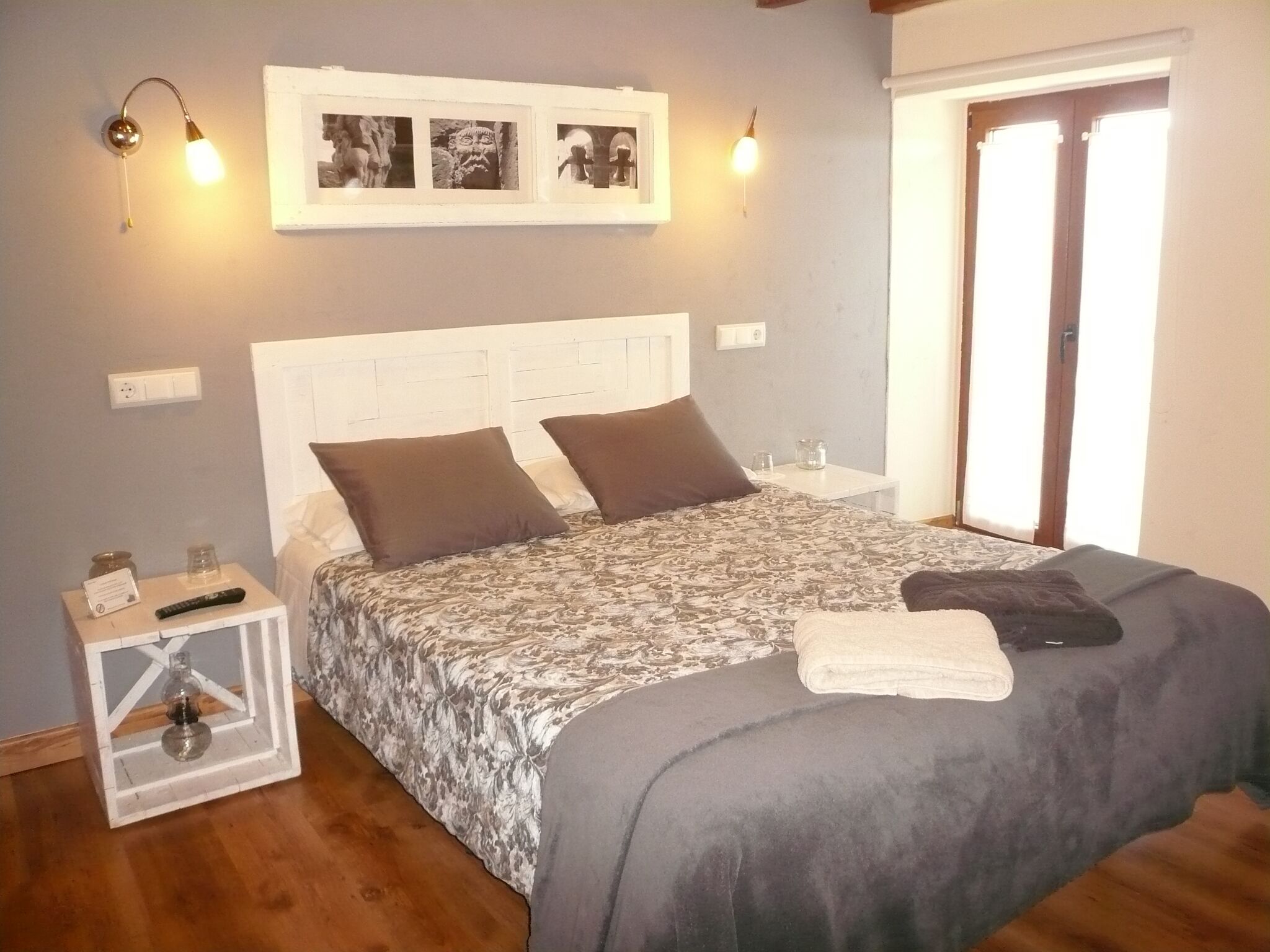 Habitación con 1 cama doble o 2 individuales | Camas supletorias gratuitas, wifi gratis, ropa de cama